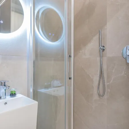 Mutina Luxlife Close To Center - Free Parking Апартаменти *