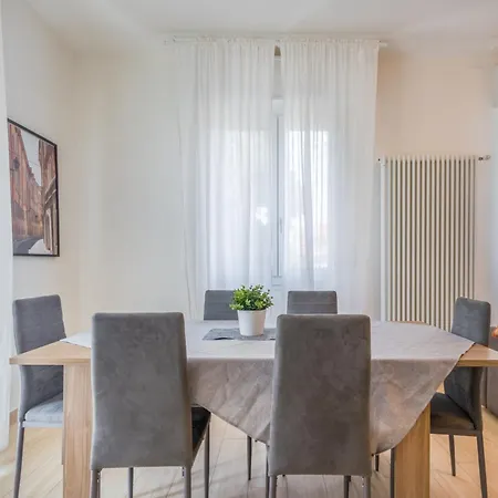 Mutina Luxlife Close To Center - Free Parking Апартаменти Модена